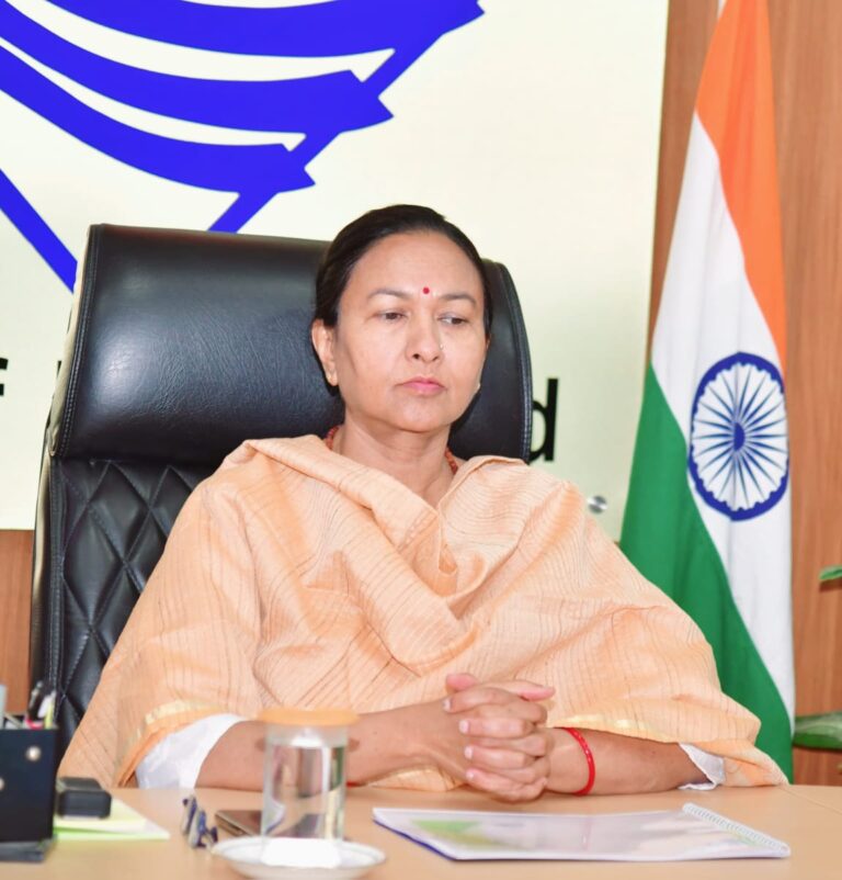 मुख्य सचिव श्रीमती राधा रतूड़ी ने राज्य के शहरों में सार्वजनिक परिवहन व्यवस्था को मजबूत करने के निर्देश दिए
