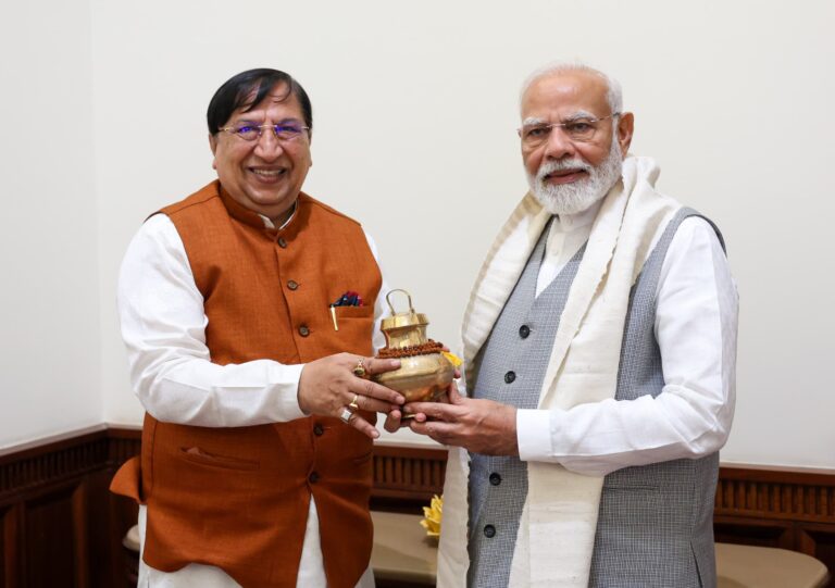 भाजपा राष्ट्रीय सह-कोषाध्यक्ष व सांसद राज्य सभा डा.नरेश बंसल ने की आदरणीय प्रधानमंत्री श्री नरेंद्र मोदी जी से भेंट