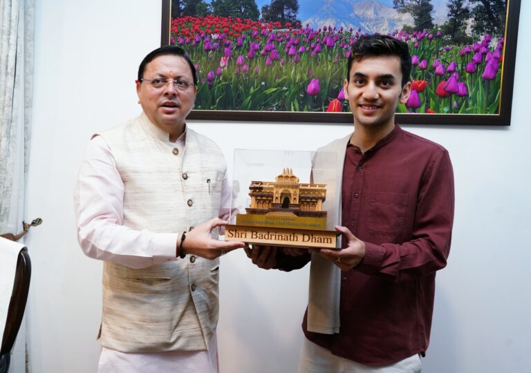 मुख्यमंत्री से मुख्यमंत्री आवास में बैडमिंटन खिलाड़ी लक्ष्य सेन ने भेंट की