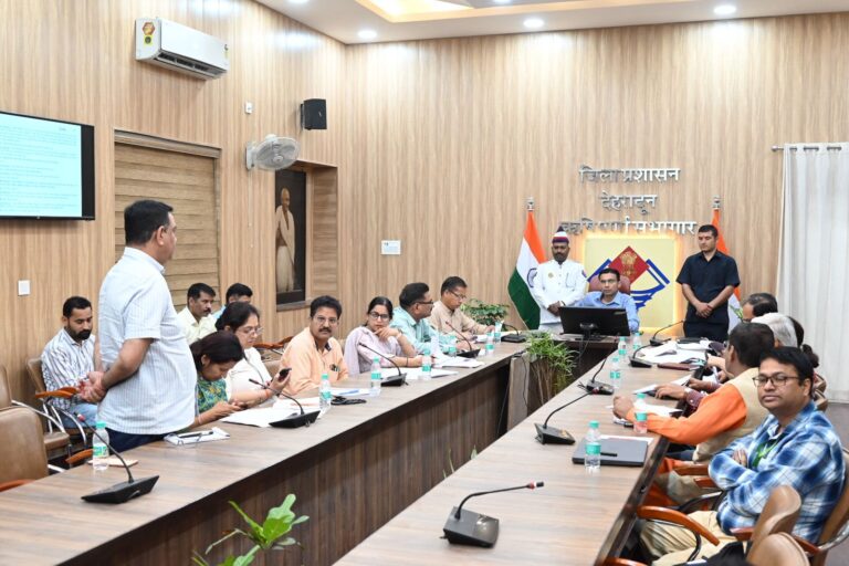 तीमारदारों की परेशानी दूर, अगले माह से जिला चिकित्सालय में तैनात रहेगा ‘‘रक्त गरूड़’’, ब्लड लेने में तीमारदारों को होगी सुविधा: डीएम