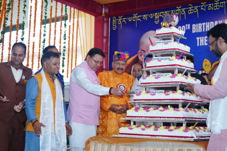 दलाई लामा के 90वें जन्मदिवस पर मुख्यमंत्री धामी ने दी शुभकामनाएं, बुद्धा टेंपल मार्ग चौड़ीकरण और तिब्बती श्मशान घाट निर्माण की घोषणा