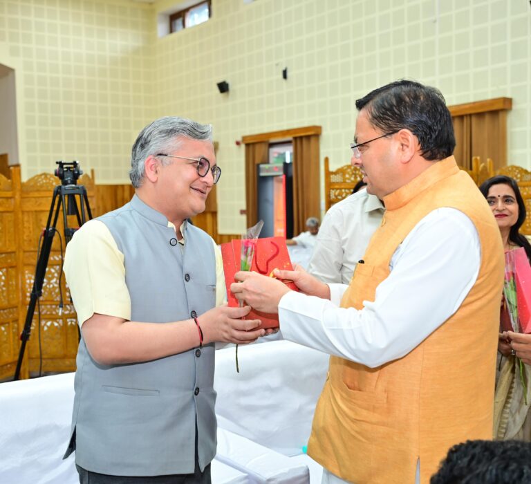 राष्ट्रीय डॉक्टर्स डे पर सीएम धामी ने चिकित्सकों को किया सम्मानित, कहा – “डॉक्टरी सेवा, संवेदना और समर्पण का प्रतीक”