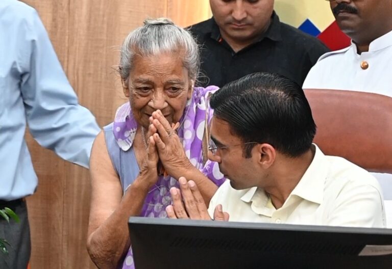 गिफ्ट डीड में बंगला बिजनेस अपने नाम कर बेटे ने किया बुजुर्ग माता-पिता को बेदखल, डीएम बंसल ने दिया न्याय – सम्पत्ति की वापसी, बेटे की नाफरमानी पर चला न्याय का हथोड़ा