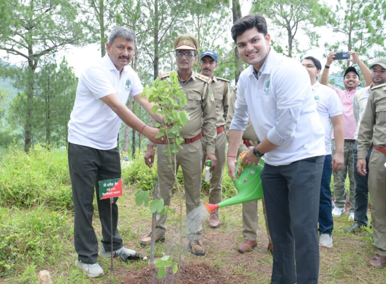 हरेला पर्व पर रुद्रप्रयाग में हुआ लक्ष्य से अधिक पौधारोपण, ‘ग्रीन उत्तराखंड’ विजन को मिला जनसमर्थन