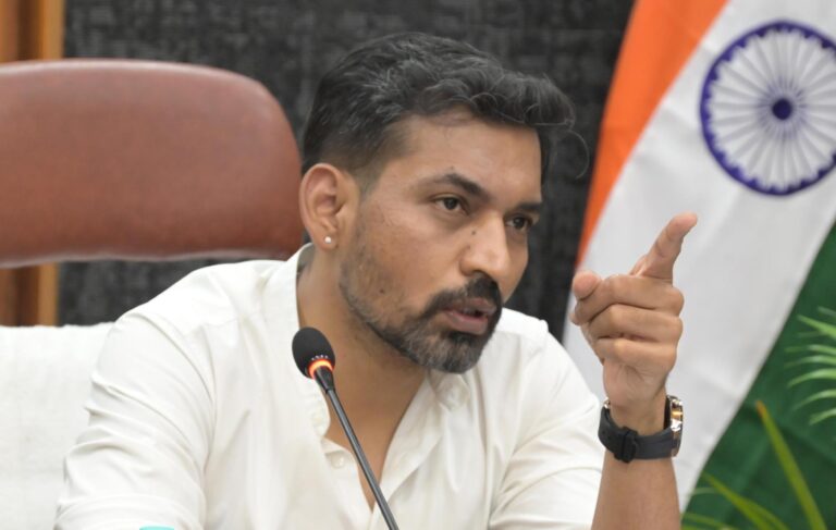 गंगा संरक्षण एवं स्वच्छता कार्यों में लापरवाही बर्दाश्त नहीं, धरातल पर दिखें सकारात्मक परिणाम: डीएम