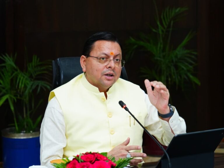 सीएम हेल्पलाइन-1905 पर जन शिकायतों के निस्तारण में लापरवाही बर्दाश्त नहीं: मुख्यमंत्री धामी