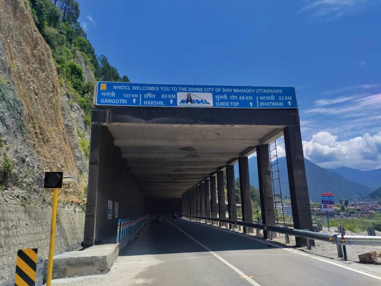 उत्तरकाशी में ग्रामीण संपर्क मार्गों के सुदृढ़ीकरण पर तेज़ हुआ काम, स्थानीय लोगों को मिलेगी बेहतर सुविधा